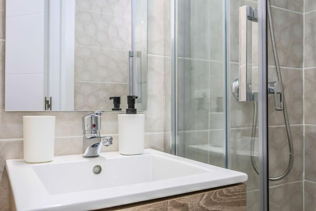 Luxe Apartment In Tetuan Madrid Exteriör bild