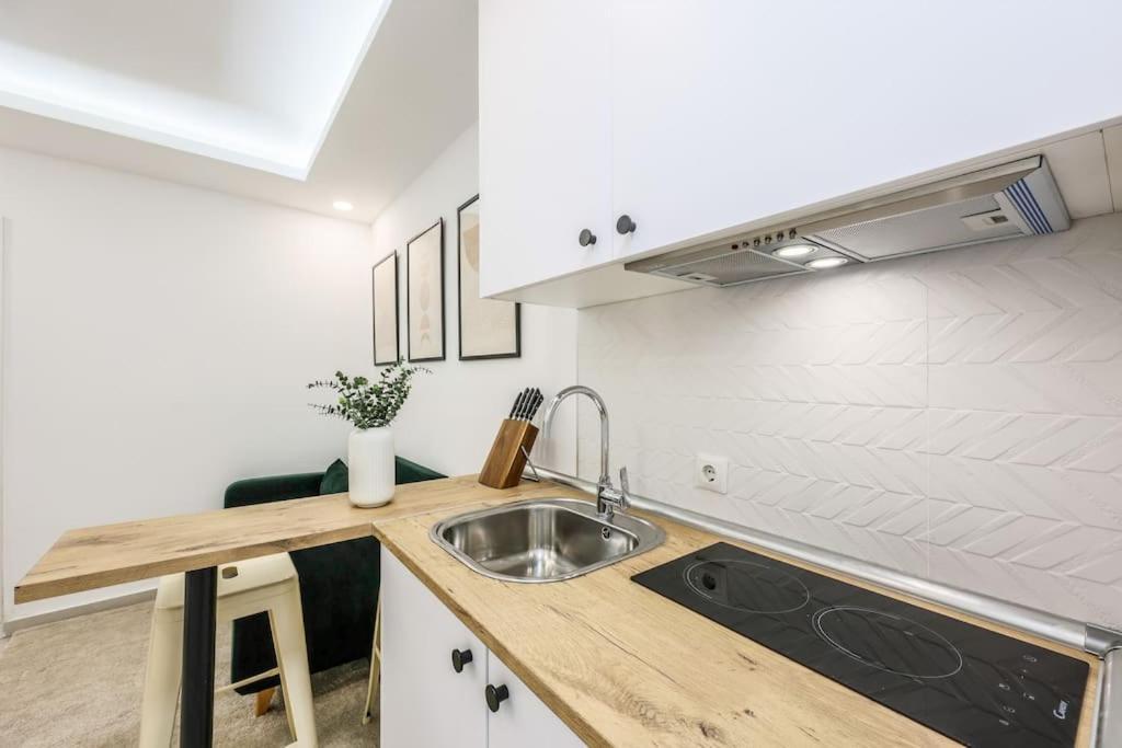Luxe Apartment In Tetuan Madrid Exteriör bild