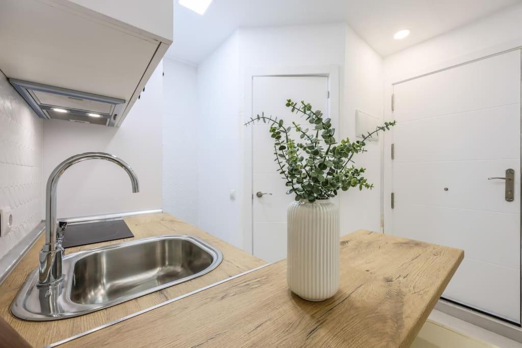 Luxe Apartment In Tetuan Madrid Exteriör bild